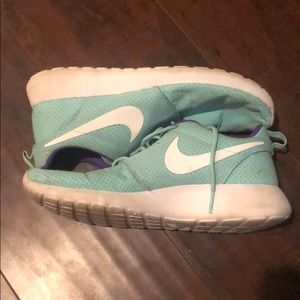 Nike roche women’s 8 teal sea foam